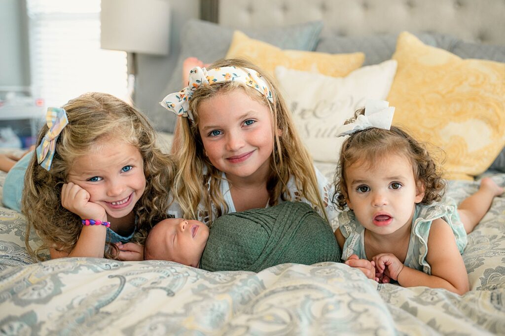 Siblings pose for newborn photography in Houston TX during an in-home session with Mel B Photo 