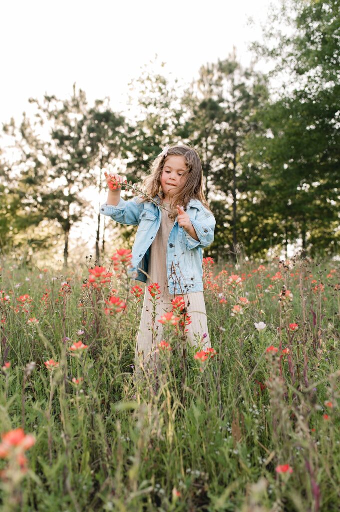 A young girl plays in a field during a session with Cypress family photographer, Mel B photo 